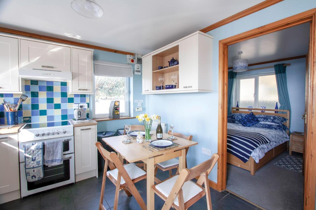 Апартаменти Bronllys Farm Coastal Self-Catering Лланеллі Екстер'єр фото